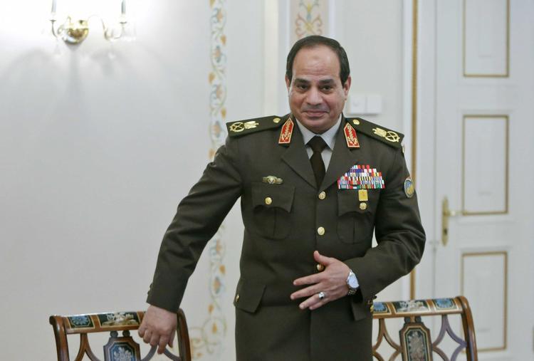 Afgang. Egptens overgangsregering er trådt tilbage. Landets hærchef, Abdel Fattah al-Sisi, var til stede på mødet, hvor beslutningen blev truffet. Han ventes at sttille op som præsidentkandidat. 