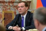 Overgangsregering. Ruslands ministerpræsident, Medvedev, sætter spørgsmåltegn ved, hvorvidt den nye midlertidige ledelse i Ukraine kan betragtes som legitim. 