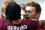 nationalsang. Adem Ljajic (th) er blevet taget til nåde på Serbiens landshold, som skal møde Danmark i EM-kvalifikationen. 