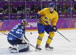 dopingtest. Nicklas Bäckström (th) under semifinalen mod Finland, før han blev udelukket på grund af et stof i allergimedicin. 