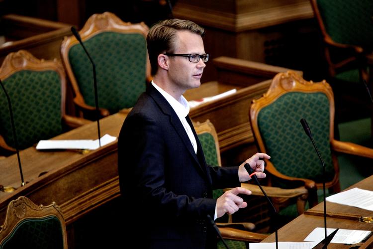 Favorit. Jeppe Kofod skal formentlig ikke søge nyt job foreløbig. 