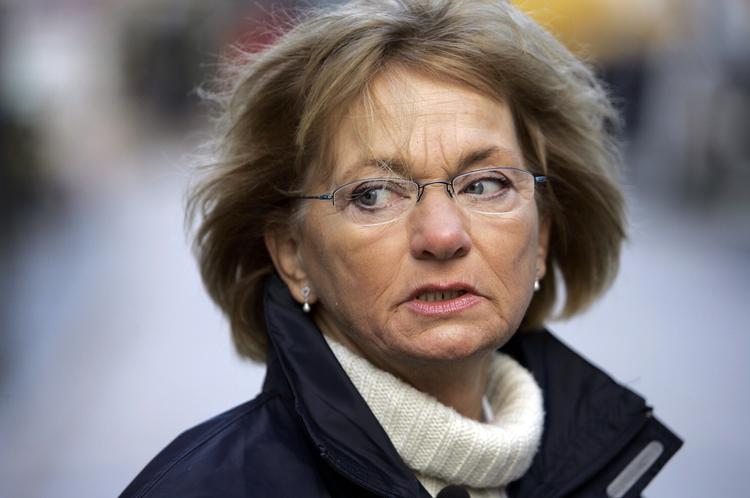 Racisme. Pia, vil du ikke tage et ordentligt værdiopgør med de andre ideologer og strategikere i dit parti og foreslå, at man måske skulle stoppe hetzen mod muslimer og ikke-vestlige indvandrergrupper. 