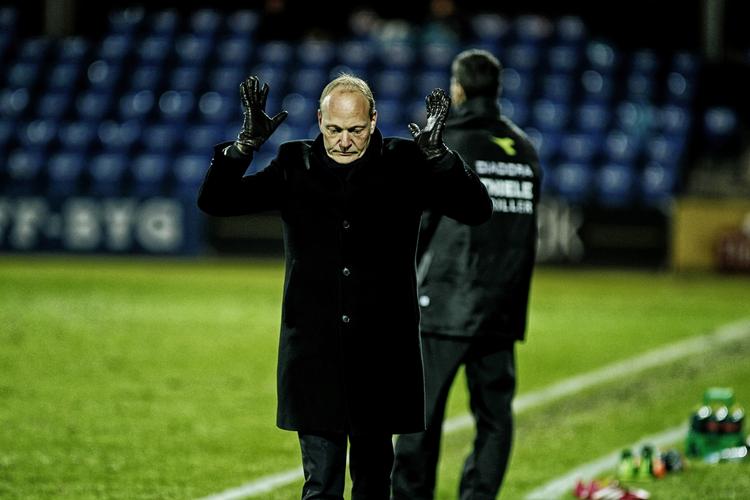 Superliga. Esbjerg og træner Niels Frederiksen besejrede i går FC Nordsjælland 2-1. 