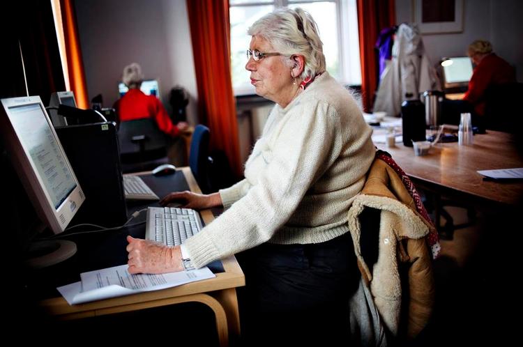 Charmeoffensiv.  Med en ny  ældrevenlig version af netbank – kaldet Letbank – vil Danske Bank forbedre sit image. 