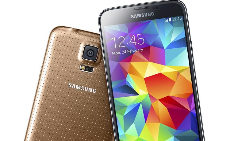 OPDATERING. Den nylancerede GALAXY S5 fra Samsung har kun få, men betydningsfulde forbedringer i forhold til forgængeren. En af dem er et større farveudvalg, hvori man blandt andet finder 'Copper-gold'-varianten på billedet. (Foto: PR/Samsung) 