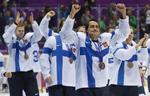 fest-klar. Finland vandt bronze med en 5-0-sejr over USA ved OL. Men spillerne kom på ekstra arbejde til festen om aftenen, hvor de skulle bære en fuldesyg minister til et hotelværelse. 