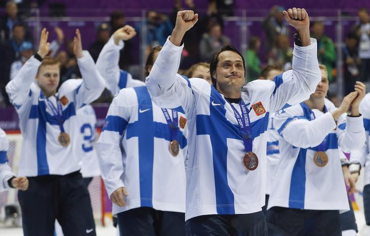 fest-klar. Finland vandt bronze med en 5-0-sejr over USA ved OL. Men spillerne kom på ekstra arbejde til festen om aftenen, hvor de skulle bære en fuldesyg minister til et hotelværelse. 