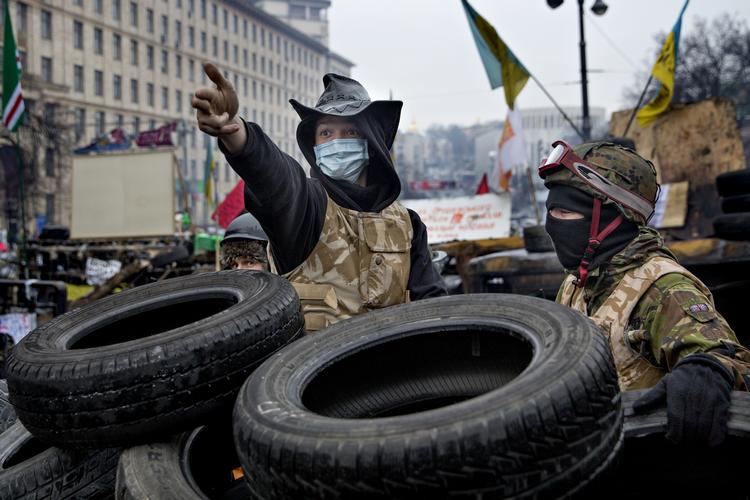 Opstand. Demonstranterne i kijev har fået deres ønske opfyldt. Janukovitj er fortid som præsident og risikerer nu at blive retsforfulgt ved den internationale straffedomstol. 