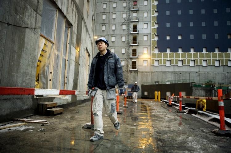 Dumping. Uden fælles standarder i EU havde det indre marked og den fri bevægelighed været det rene vilde vesten. Lige nu har vi regler, men desværre er der også juridiske gråzoner. 