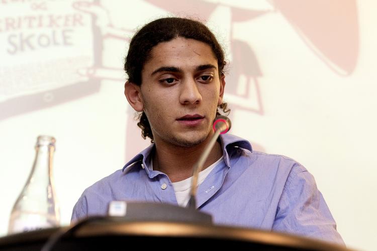 Snydt. Som så mange andre digtere før ham, er Yahya Hassan draget mod uroligere dele af verden. 