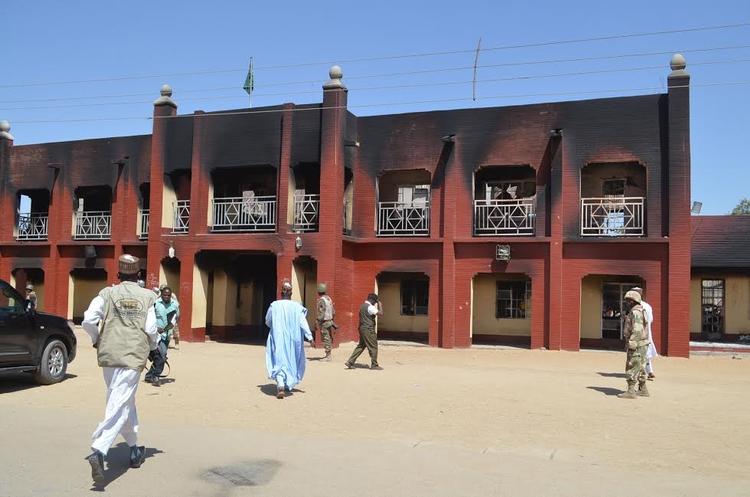 angrebsbølge. Torsdag i sidste uge angreb den militante islamistiske gruppe Boko Haram byen Bama i Nigeria. Her omkom 115 personer, og nu mistænkes den samme gruppe for at have nedslagtet op mod 40 skoleelever og lærere i samme område af landet. 