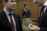 Konstruktiv. Socialminister Manu Sareen (R) skal have ros for, at han selv ringede til Politiken fredag aften - en arbejdsmetode som de fleste politikere nutildags frarådes af presserådgivere og spindoktorer. 
