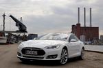 særpris. Tesla Model S er på mange områder en fuldblodsluksusbil. Bare ikke, når det gælder prisen. 