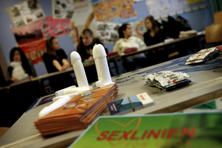 Præventivt. Især kvinder mellem 15 og 19 år får færre aborter. Sex og Samfund mener, at deres seksualundervisning bærer en del af ære for det. 