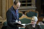 DSB-drift. Transportminister Magnus Heunicke (S) kritiserer vismandsrapport, der vurderer, at DSB kan spare en milliard kroner yderligere. 