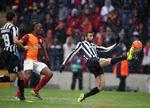 chelsea-legende. Galatasarays Didier Drogba (nummer to fra venstre) var med til at slå Juventus ud af Champions League. 