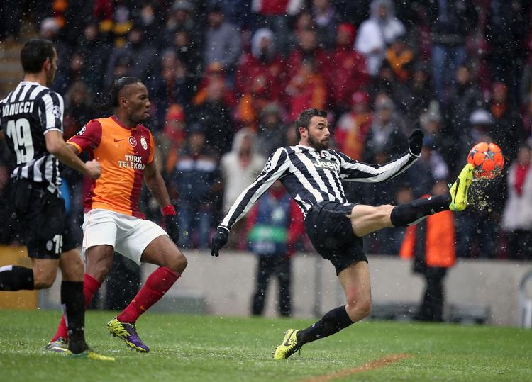 chelsea-legende. Galatasarays Didier Drogba (nummer to fra venstre) var med til at slå Juventus ud af Champions League. 