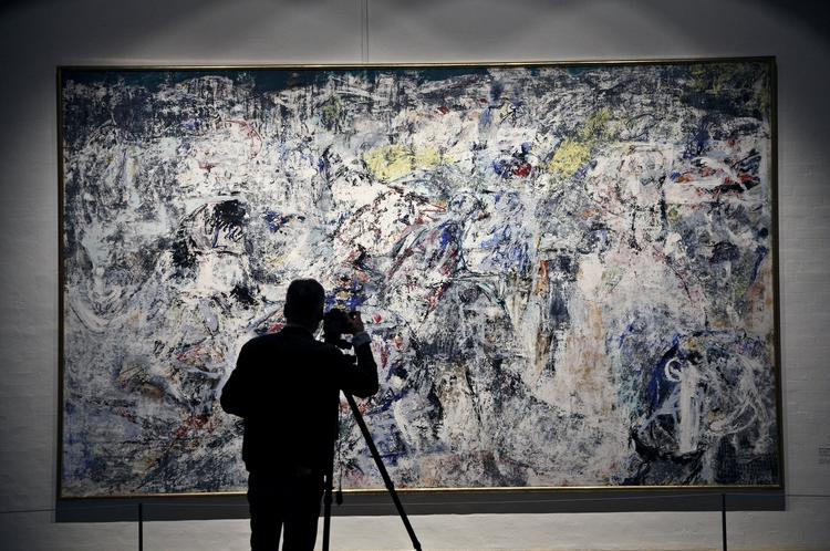 Kanon. 'Stalingrad' er blevet en del af den danske kulturkanon. Det ville næppe have passet kunstneren Asger Jorn. Hvorfor giver en stor udstilling på Statens Museum for Kunst bud på. 