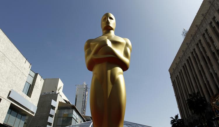 AFSTEMNING Akademiets medlemmer har stemt, og lige nu bliver det gjort op, hvem der skal have Oscar-statuetter med hjem på søndag. 