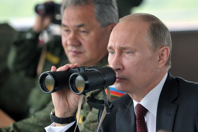 optrapning. Ruslands præsident, Vlademir Putin, iværksætter en storstilet militærøvelse på grænsen til Ukraine efter voldsomme uroligheder i nabolandet. 