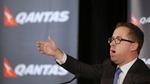 lønnedgang. Alan Joyce, koncernchefen i Qantas, fortæller om den dramatiske sparerunde. Selv beholder han jobbet, men går 36 procent ned i løn. 