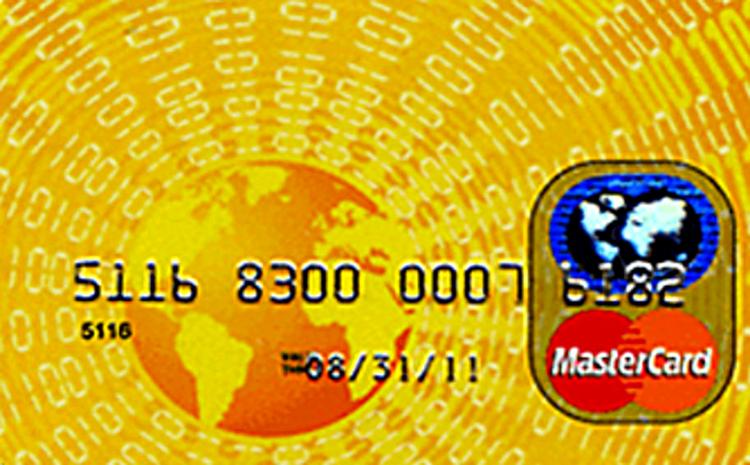 Hemmelighedskræmmeri. Anonyme hævekort findes i magne varianter. Men det er kort som dette gule MasterCard, som kan gøre sorte penge anbragt i skattely tilgængelige i skatteundragerens hjemland. 