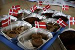 Værdidebat. Debatten om den danske kultur er så præget af ligegyldighed, at de gode og vigtige dele af vores kultur forsvinder ned i et potpourri af frikadeller, flagstænger og juletræer. 