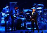 Retur. Flad hat og håret tilbage. Bob Dylan kommer til Aarhus til juli. 