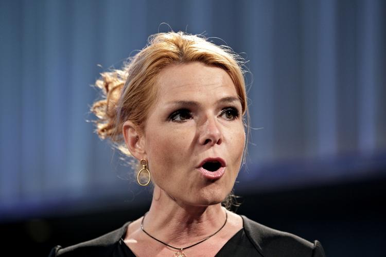 Ordfører. I sin tid som beskæftigelses- og ligestillingsminister fik Inger Støjberg på Christiansborg tilnavnet 'Komiske Inger', fordi hun dækkede over Anders Fogh Rasmussens forhandlinger om at skifte sin post som statsminister ud med posten som Natos generalsekretær, selv om det stod stadig mere klart, hvad der foregik.  - Foto: 