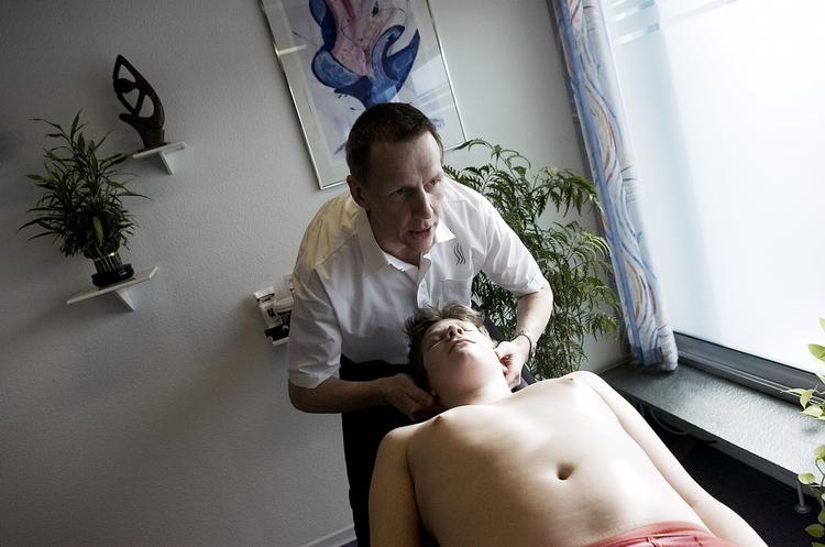 behandling. Måske virker knæk hos kiropraktoren slet ikke. 