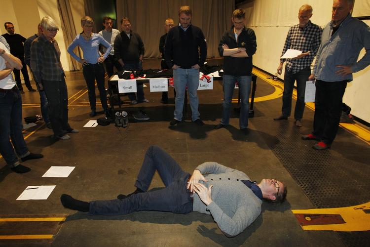 Stabilitet. Torben Sindballe fremhæver vigtigheden af at være stærk og stabil, for de godt tredive motionister, som skal med Team Politiken i København og Aarhus. 