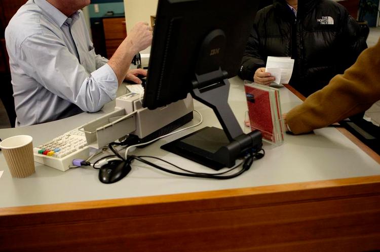 Sladrehank. De ansatte i Danske Bank kan allerede idag melde lovbrud. Nu skal alle virksomheder have meldetjenester. 
