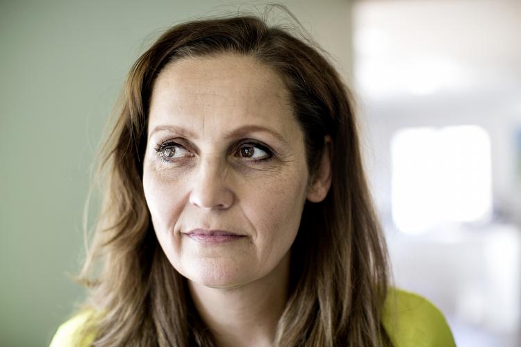 Forbruger. Pia Olsen Dyhr er helt hysterisk med sin kaffe, men tager sin påklædning lidt mindre højtideligt. 