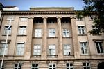 McKinsey-kontor. McKinsey skal komme med et bud på, hvordan udvalget gennem nøgletal kan holde øje med, om skoler, kommuner og erhvervsuddannelser leverer varen. 