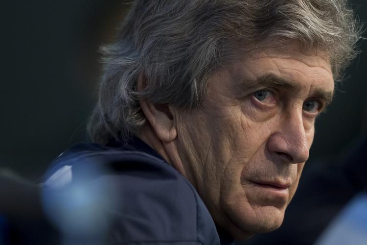 Utilfreds. Chileneren var voldsomt utilfreds med den svenske dommer Jonas Eriksson, som han mente havde indflydelse på resultatet, da City tabte med 0-2 til Barcelona i den første kamp i Champions Leagues ottendedelsfinaler. 