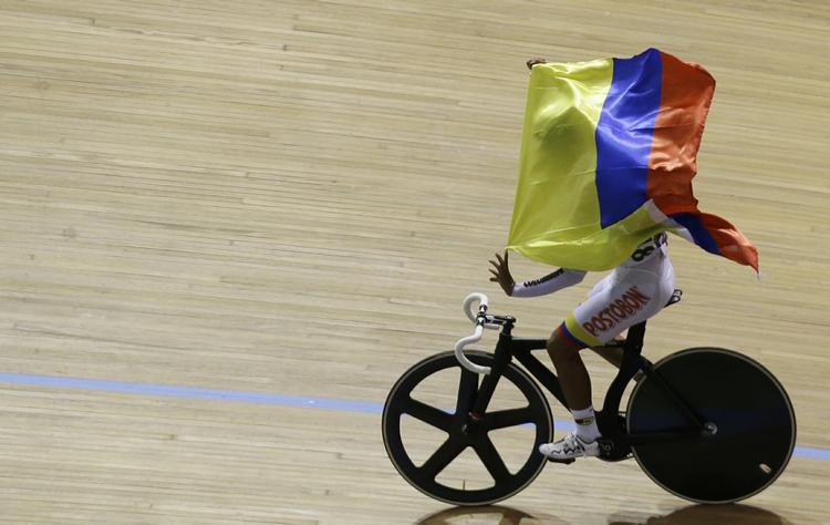 Guld. Hjemmebanefavoritten Edwin Avila kunne juble efter 40 kilometers hårdt arbejde. 