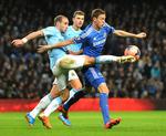 Mesterliga. Manchester City og Chelsea er begge med blandt de sidste 16 hold i Champions League, men hvis de ikke har styr på økonomien, så kan de blive udelukket i næste sæson. Chelsea har i en årrække bruge enorme summer på spillerhandler, men menes at være langt tættere på 'break even' end Manchester City. 