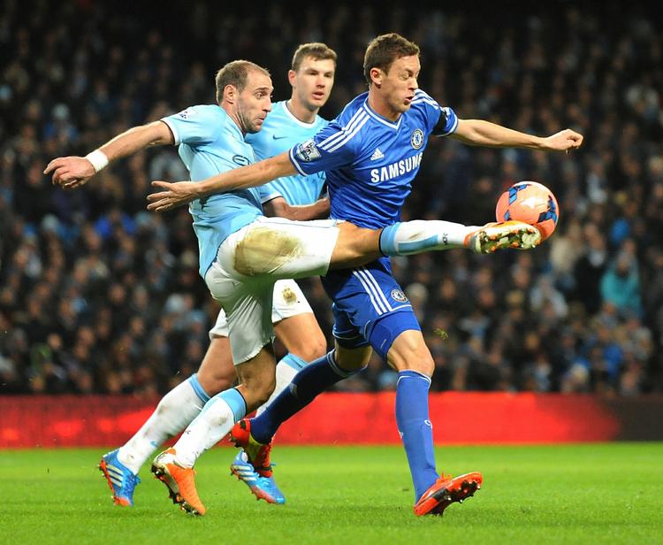 Mesterliga. Manchester City og Chelsea er begge med blandt de sidste 16 hold i Champions League, men hvis de ikke har styr på økonomien, så kan de blive udelukket i næste sæson. Chelsea har i en årrække bruge enorme summer på spillerhandler, men menes at være langt tættere på 'break even' end Manchester City. 