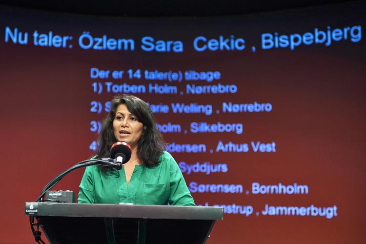 KRITRIK. Folketingsmedlem Özlem Cekic er en af dem, der uden navns nævnelse er blevet hængt ud på SF's landsmøde. 