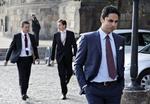 Problem. Manu Sareen (R) og Socialministeriet burde bruge flere kræfter på at komme fejlforvaltning i forkøbet end at søsætte dyre undersøgelser for mediernes skyld. 