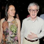 Anklage. Woody Allen - her sammen med Soon-Yi Previn - bliver atter anklaget for incest af sin adoptivdatter. 