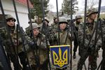 OMRINGET Russisk militær har omringet en ukrainsk militærbase på Krim. 