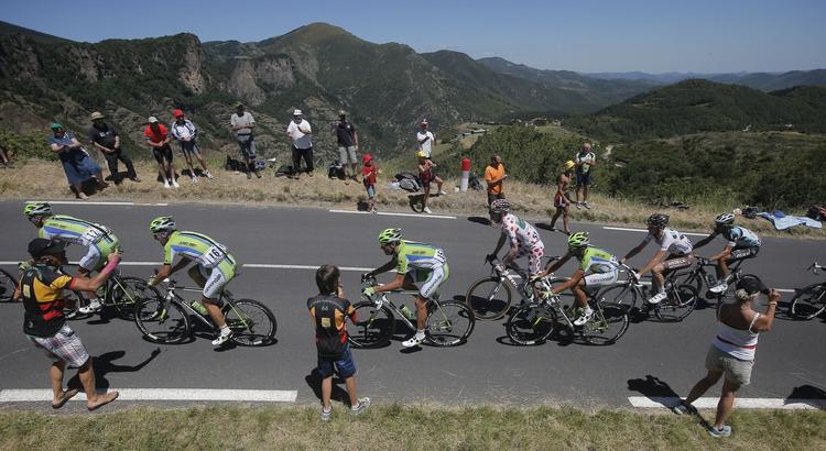 TOUREN. Sidste år blev Romain Bardet (nr. to fra højre) bedste franskmand i Tour de France. 