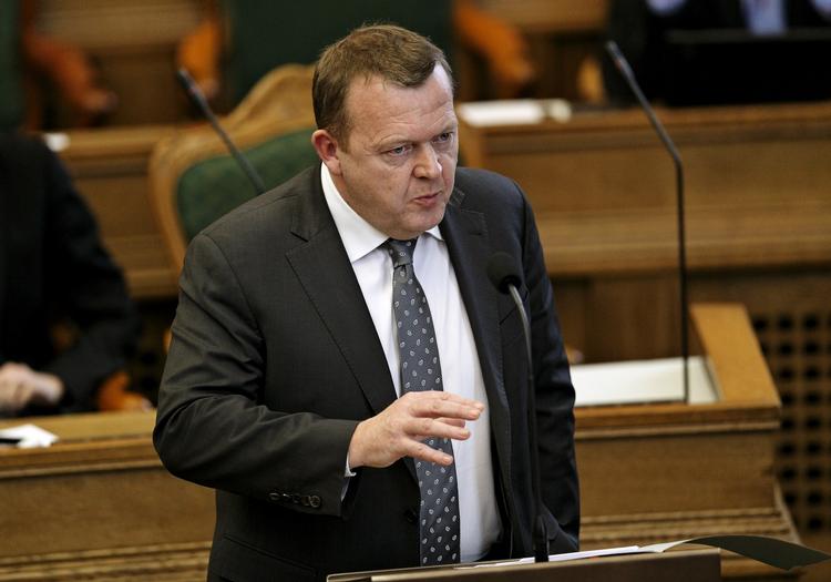 Forslag. Børnechecken bør muligvis blive ændret til et skattefradrag, mener Lars Løkke Rasmussen. 