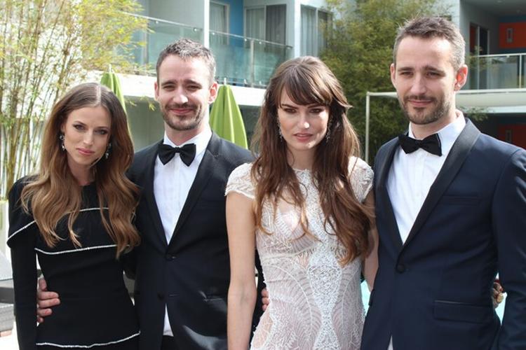 Oscarafgang. Brødrene Rasmus og Anders Walter med ledsagere på vej til Oscarfest. Anders  Walter (til højre) er instruktør og Rasmus Walter  har lavet musik til filmen 'Helium'. 