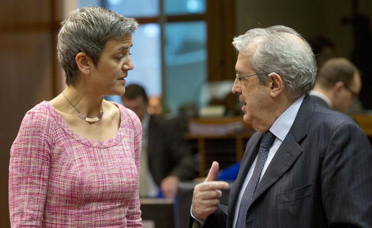 brandslukning. Margrethe Vestager og de andre økonomi- og finansministre i EU strikkede sidste år en bankunion sammen med en fond, som skal tage hånd om banker, der bryder sammen. 
