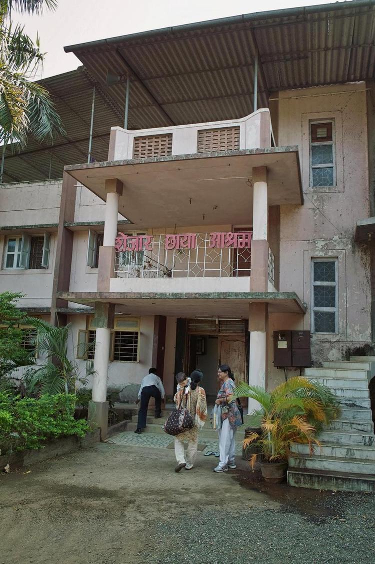 anklaget. Børnehjemmet Shejar Chhaya, der ligger en times kørsel uden for millionbyen Mumbai, var i mange år AC Børnehjælps vigtigste samarbejdspartner i Indien. 