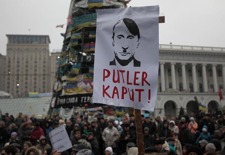 Putler. Demonstranter i Kiev er ikke i tvivl om, hvad de synes om Putin, som det fremgår fra denne demonstration i søndags. 