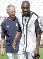 Klippe. Den 1,90 meter store defensivaktør Sol Campbell spillede 73 landskampe for England 1996-2007 og deltog i seks VM- og EM-slutrunder. 