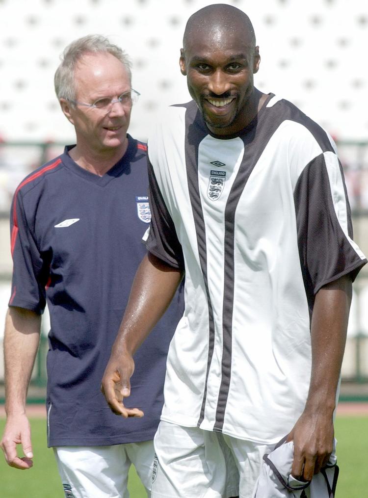 Klippe. Den 1,90 meter store defensivaktør Sol Campbell spillede 73 landskampe for England 1996-2007 og deltog i seks VM- og EM-slutrunder. 